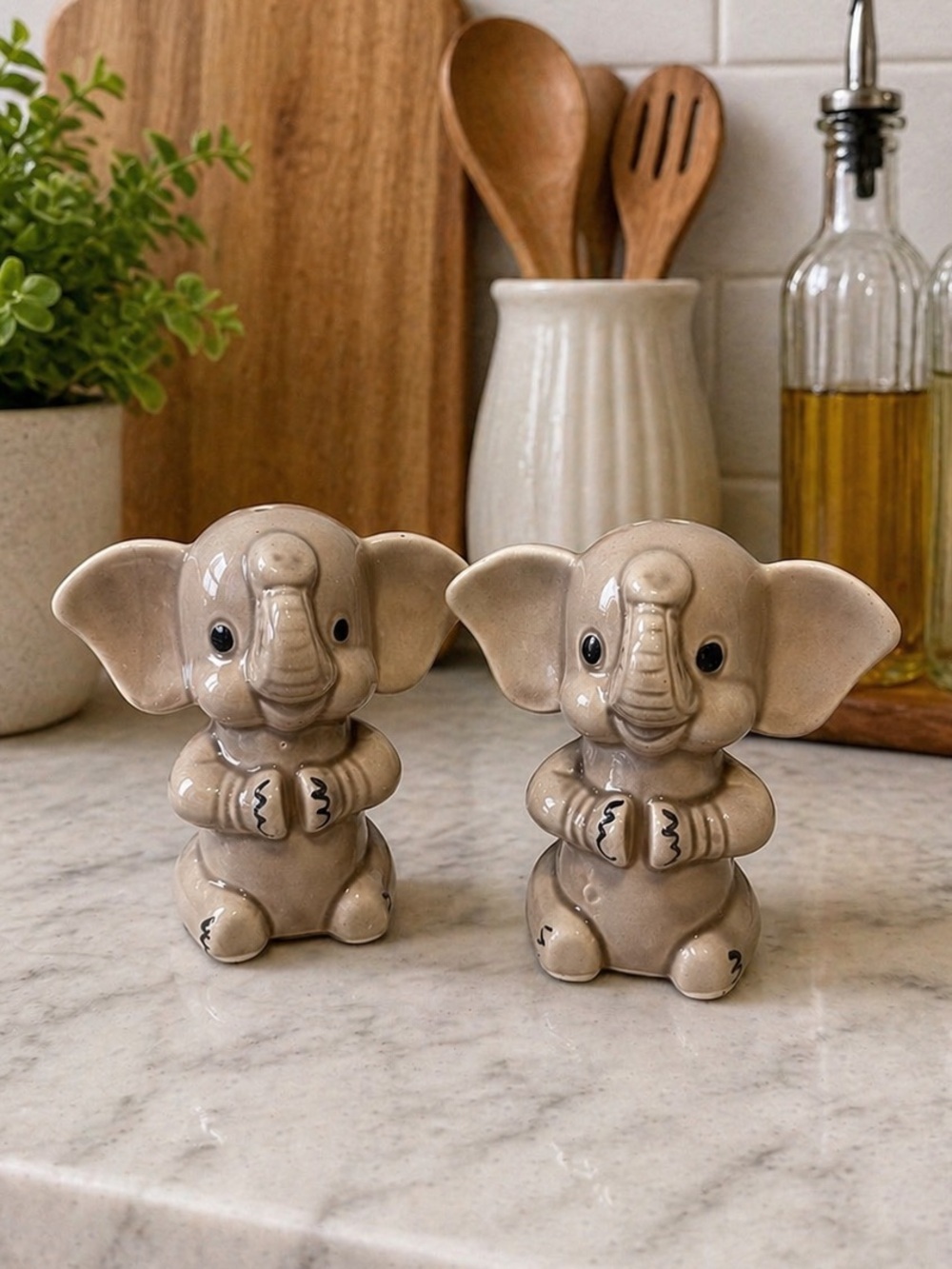 Vintage Ceramic Grey Elephant Salt & Pepper Shakers With Stoppers